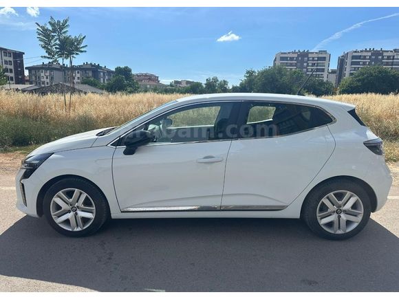 Renault Clio 1.0 TCe Evolution 2025 Model Ankara 20.000 km Beyaz