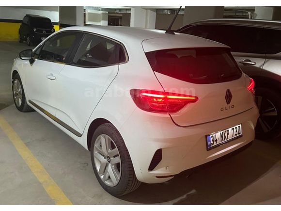 Renault Clio 1.0 TCe Evolution 2025 Model Ankara 20.000 km Beyaz