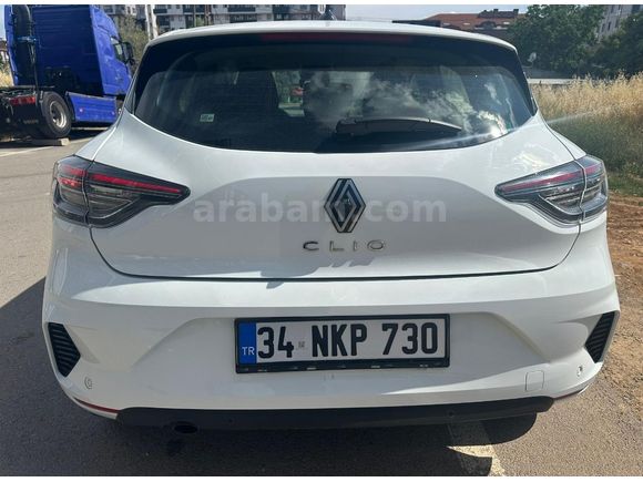 Renault Clio 1.0 TCe Evolution 2025 Model Ankara 20.000 km Beyaz