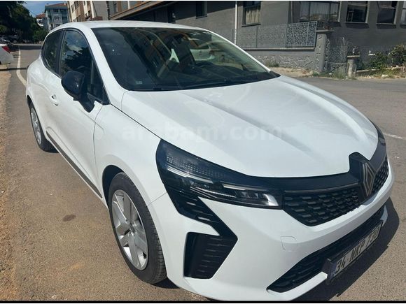Renault Clio 1.0 TCe Evolution 2025 Model Ankara 20.000 km Beyaz