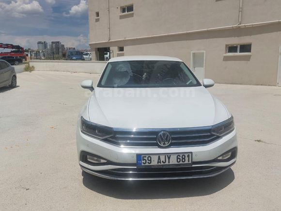 BOYASIZ DEGİŞENSİZ TRAMERSİZ TR DE BU FİYATA YOK EV ALACAĞIM İÇİN SATIYORUM Passat 1.5 TSi Elegance 2020 Model