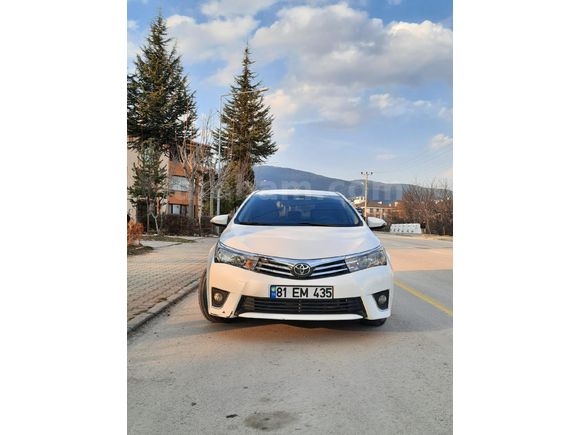 Toyota Corolla 1.33 Life 2015 Model  İnci Beyaz