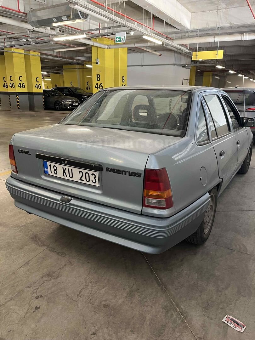 Sahibinden Opel Kadett 1.6 1990 Model İzmir 287.555 km Mavi (metalik) 4