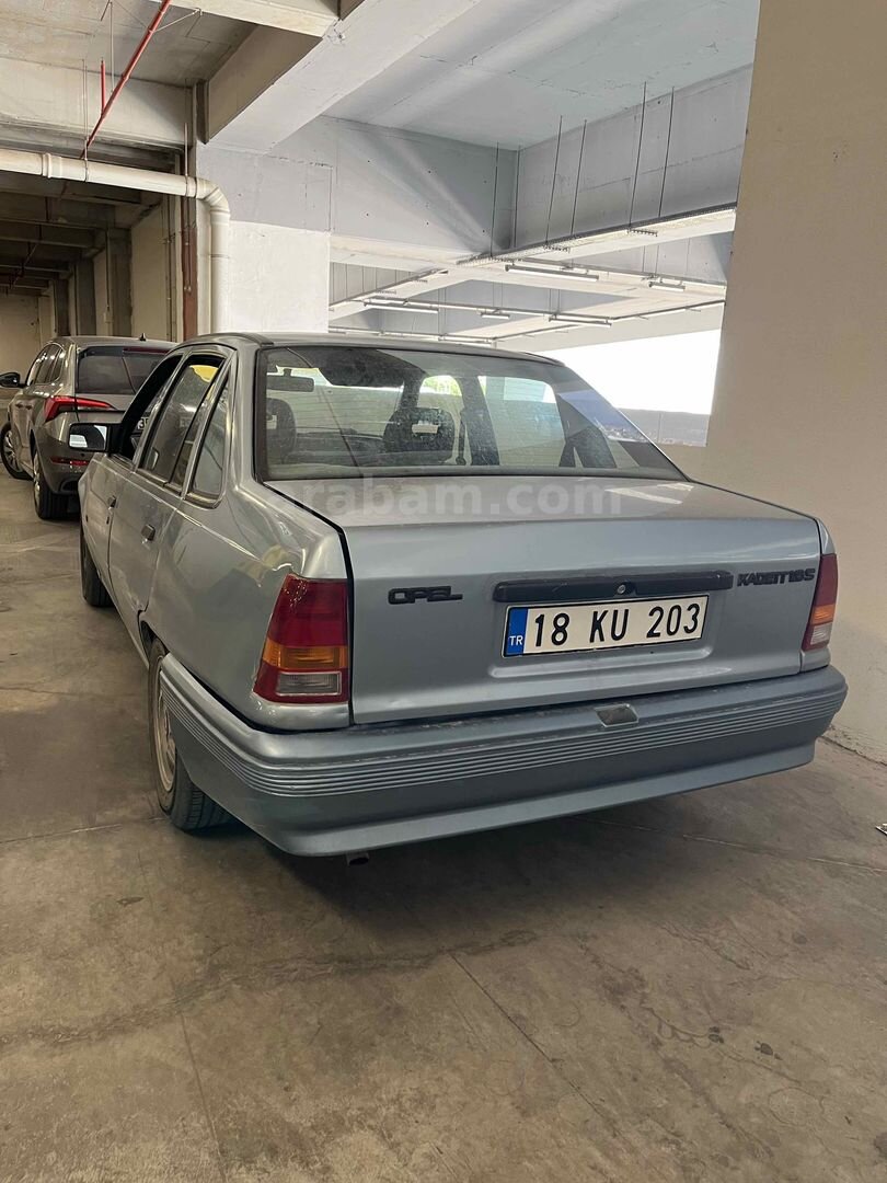 Sahibinden Opel Kadett 1.6 1990 Model İzmir 287.555 km Mavi (metalik) 3