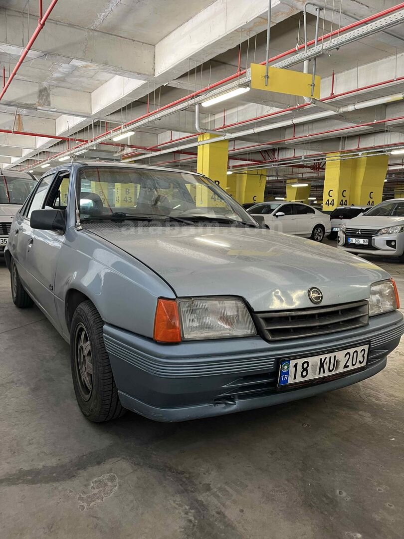 Sahibinden Opel Kadett 1.6 1990 Model İzmir 287.555 km Mavi (metalik) 2