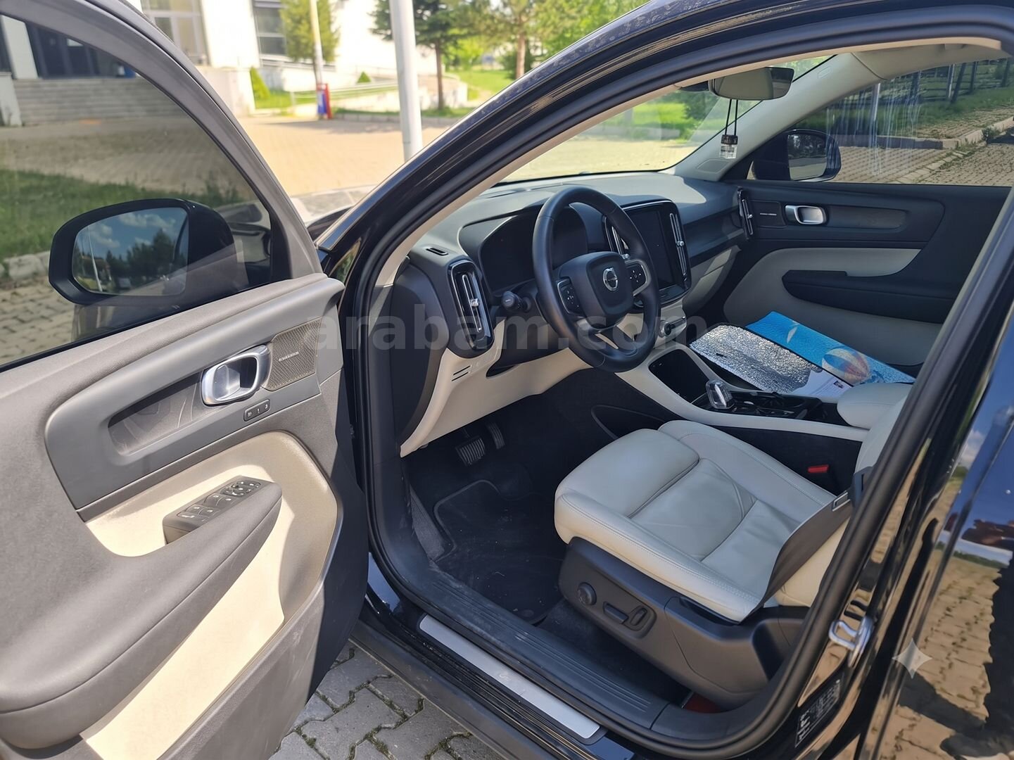 Volvo XC40, 1.5 T5 Hybrid Plus Dark 2023 Model 2