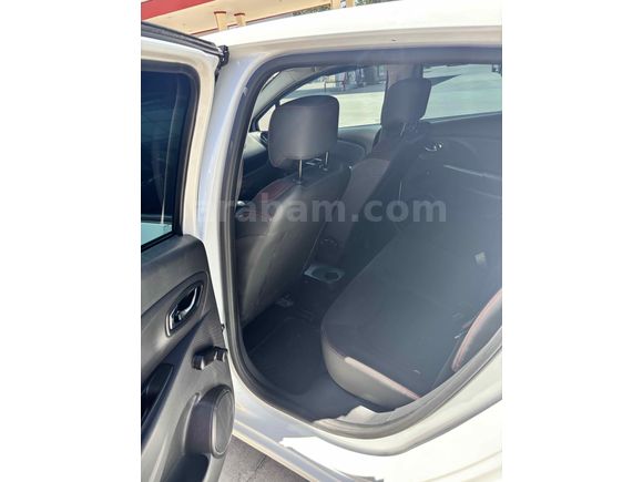 Sahibinden Renault Clio 1.2 Joy 2014 Model  130.000 km Beyaz