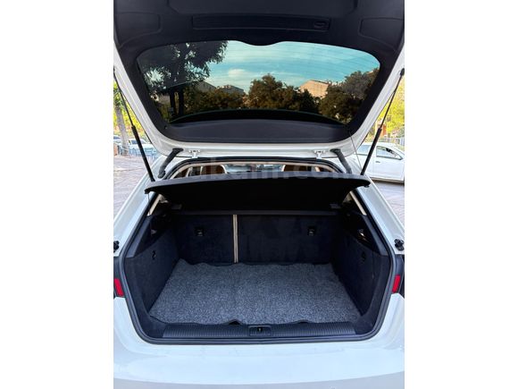 AUDİ A3 SPORTBACK1.6 TDI AMBİENTE CAM TAVANLI 2015 MODEL