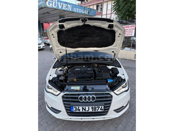 AUDİ A3 SPORTBACK1.6 TDI AMBİENTE CAM TAVANLI 2015 MODEL