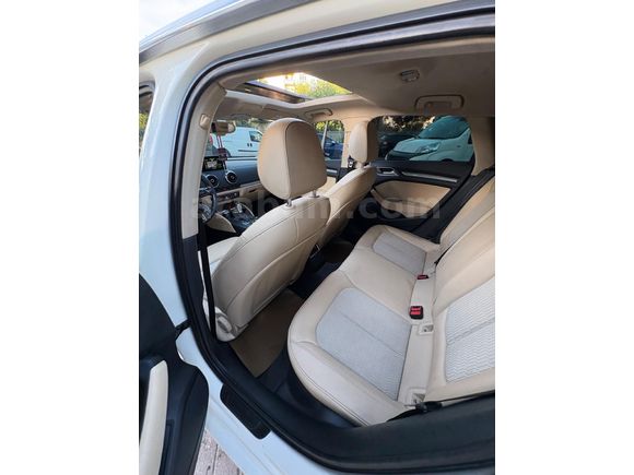 AUDİ A3 SPORTBACK1.6 TDI AMBİENTE CAM TAVANLI 2015 MODEL