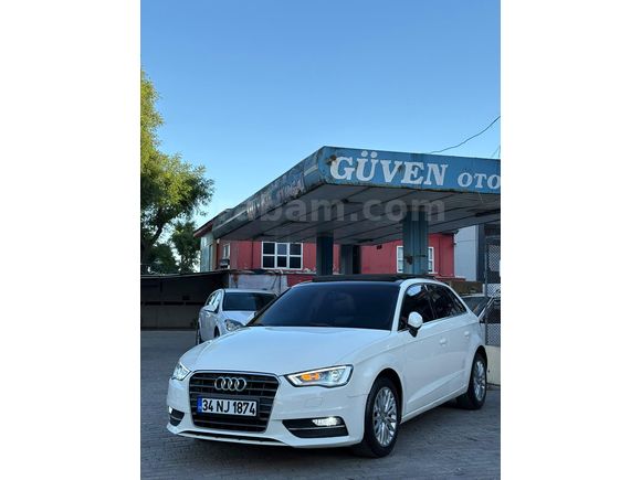 AUDİ A3 SPORTBACK1.6 TDI AMBİENTE CAM TAVANLI 2015 MODEL