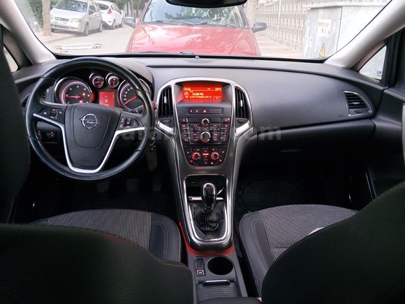 2.Sahibinden Opel Astra 1.3 CDTI Cosmo 2012 Model  237.000 km Siyah