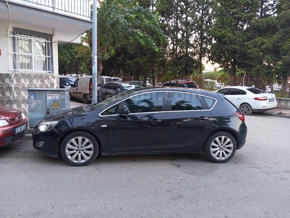 2.Sahibinden Opel Astra 1.3 CDTI Cosmo 2012 Model  237.000 km Siyah