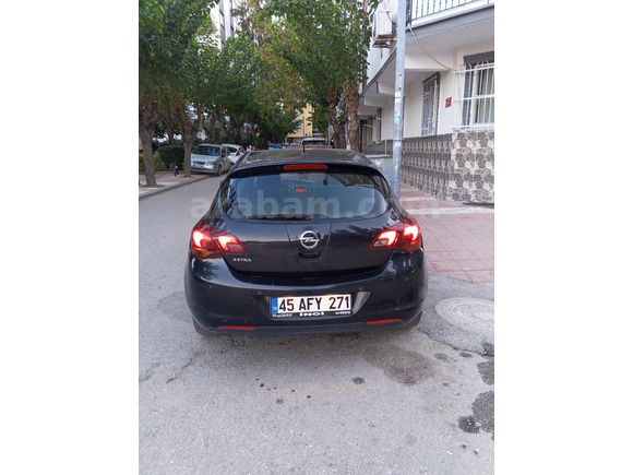 2.Sahibinden Opel Astra 1.3 CDTI Cosmo 2012 Model  237.000 km Siyah