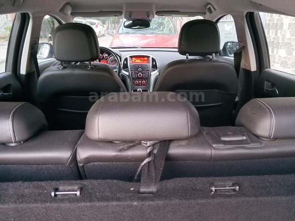 2.Sahibinden Opel Astra 1.3 CDTI Cosmo 2012 Model  237.000 km Siyah