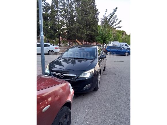 2.Sahibinden Opel Astra 1.3 CDTI Cosmo 2012 Model  237.000 km Siyah