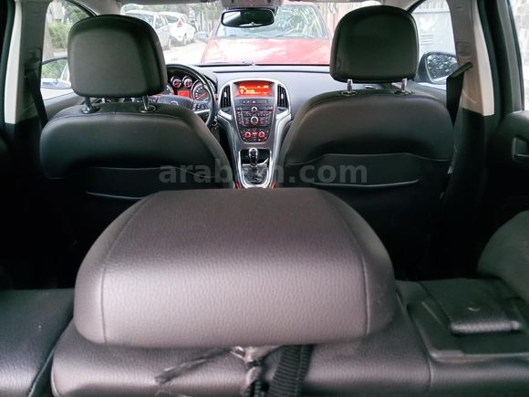 2.Sahibinden Opel Astra 1.3 CDTI Cosmo 2012 Model  237.000 km Siyah