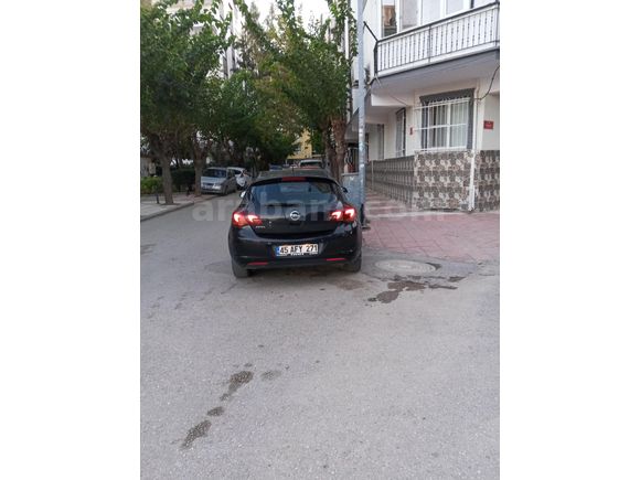 2.Sahibinden Opel Astra 1.3 CDTI Cosmo 2012 Model  237.000 km Siyah