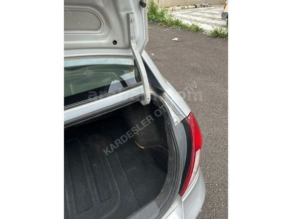2011 HYUNDAİ ACCENT ERA 1.5 CRDİ 110 HP TEMİZ VE BAKIMLI