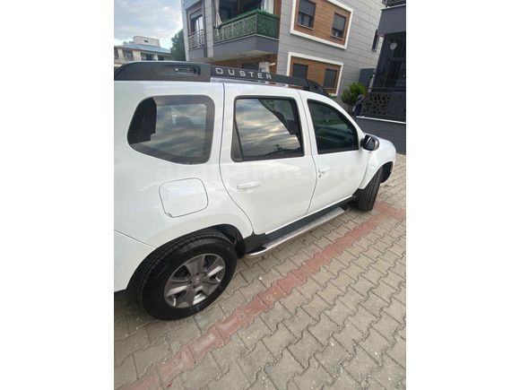 Sahibinden Dacia Duster 1.5 dCi Laureate 2015 Model  320.000 km Beyaz