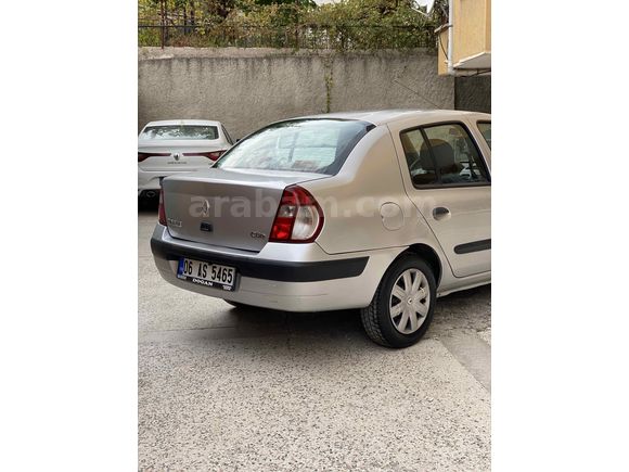 Sıfır MUAYNE orjinal düşük km biniciden temiz
Araç)