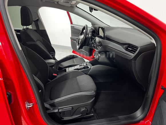 HEDEF RENAULT'DAN 0,99 KREDİ 2024 FOCUS TREND X ECOBLUE %20