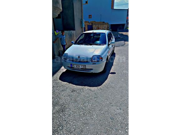 Sahibinden Renault Clio 1.4 RN 2000 Model