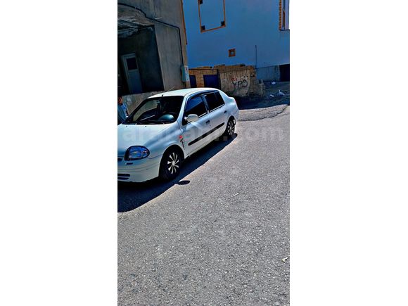 Sahibinden Renault Clio 1.4 RN 2000 Model