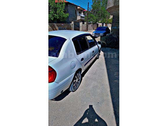Sahibinden Renault Clio 1.4 RN 2000 Model