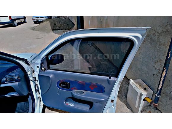 Sahibinden Renault Clio 1.4 RN 2000 Model