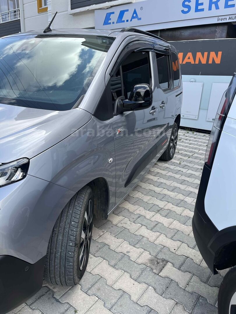 Galeriden Citroen Berlingo 1.5 BlueHDI Shine Bold 2024 Model Kayseri 9.000 km Gri (Gümüş) 2