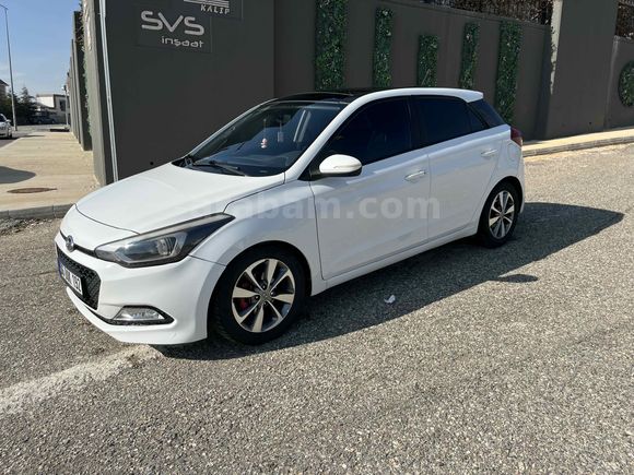 Memurdan  düşük km otomatik vites  cam tavan 