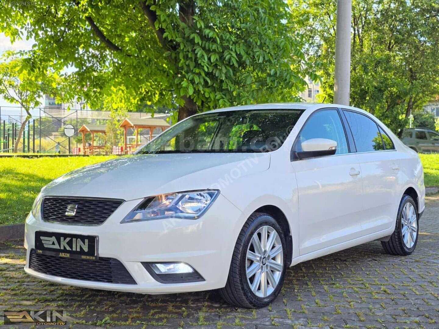 Galeriden Seat Toledo 1.4 TDI Style 2017 Model Bolu 180.000 km Beyaz 4