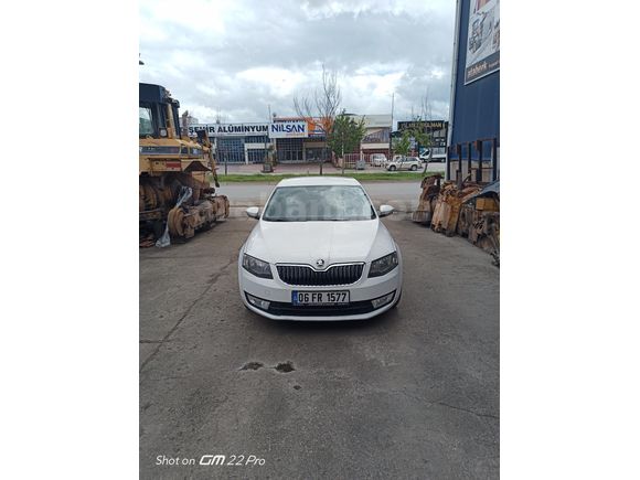 Sahibinden Skoda Octavia 1.6 TDI Optimal 2015 Model  222.000 km Beyaz