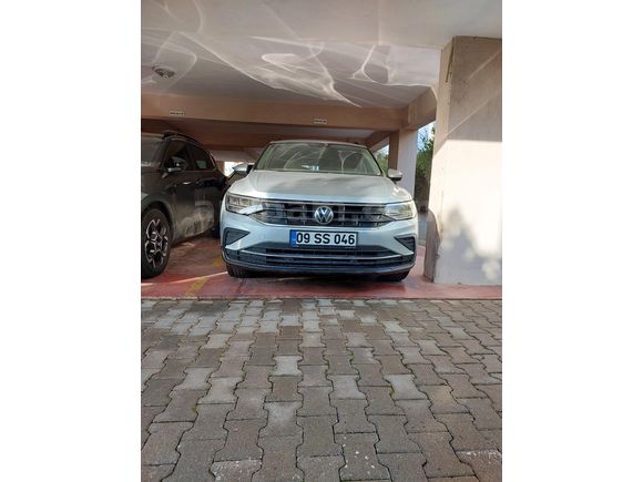 Öğretmenden kazasız boyasız Volkswagen Tiguan 1.5 TSI Life 2023 Model  37.000 km Gri