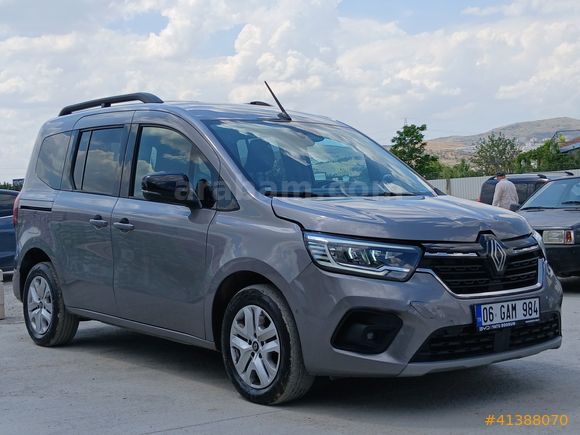 26 BİN KM DE OTOMATİK KANGOO MULTIX 1.3 TCe ICONIC