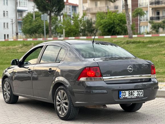 Galeriden Opel Astra 1.6 Enjoy Elegance 2012 Model Kütahya