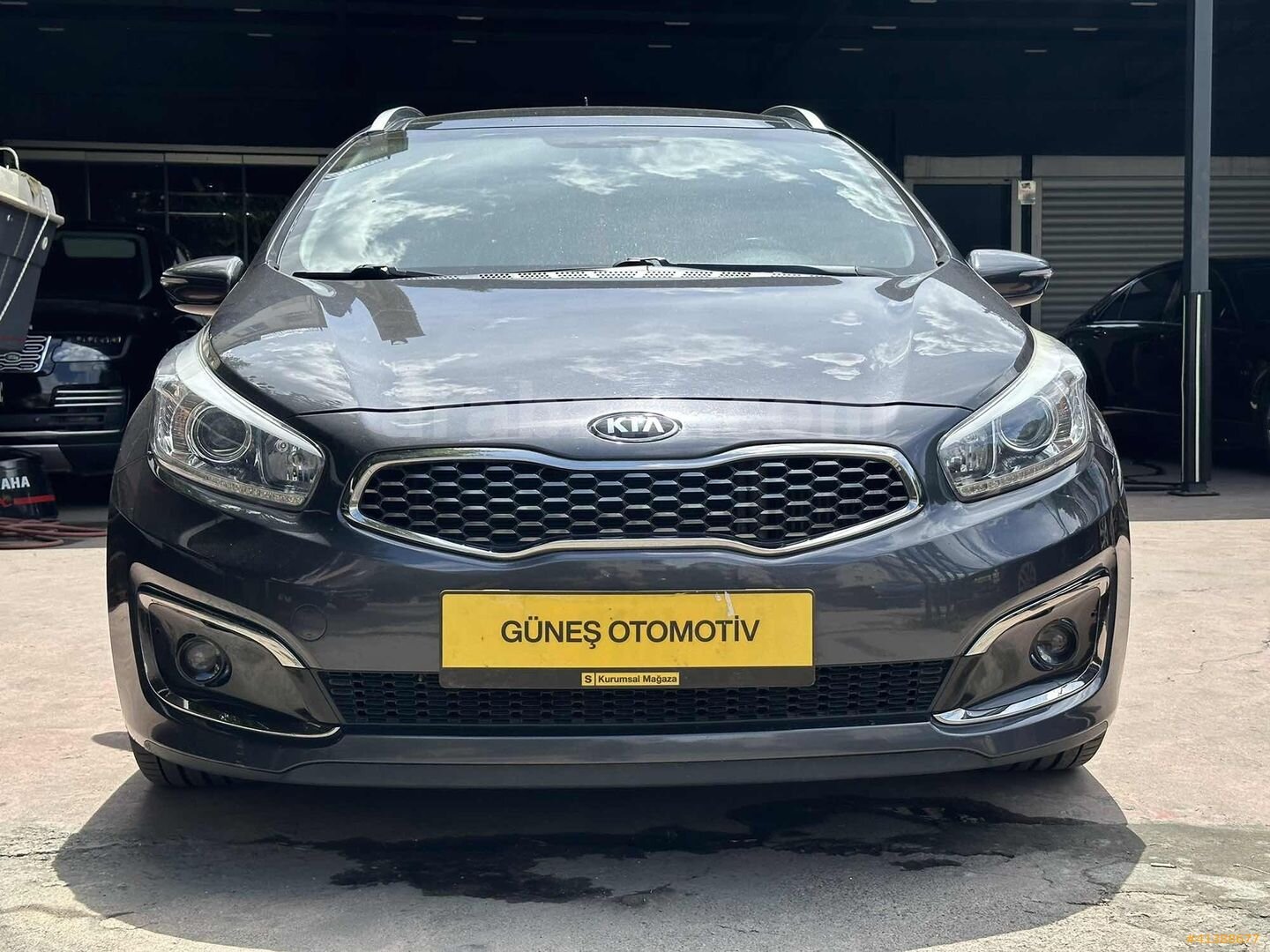 Galeriden Kia Ceed 1.6 CRDi Concept Plus SW 2017 Model İstanbul 154.000 km Gri 2