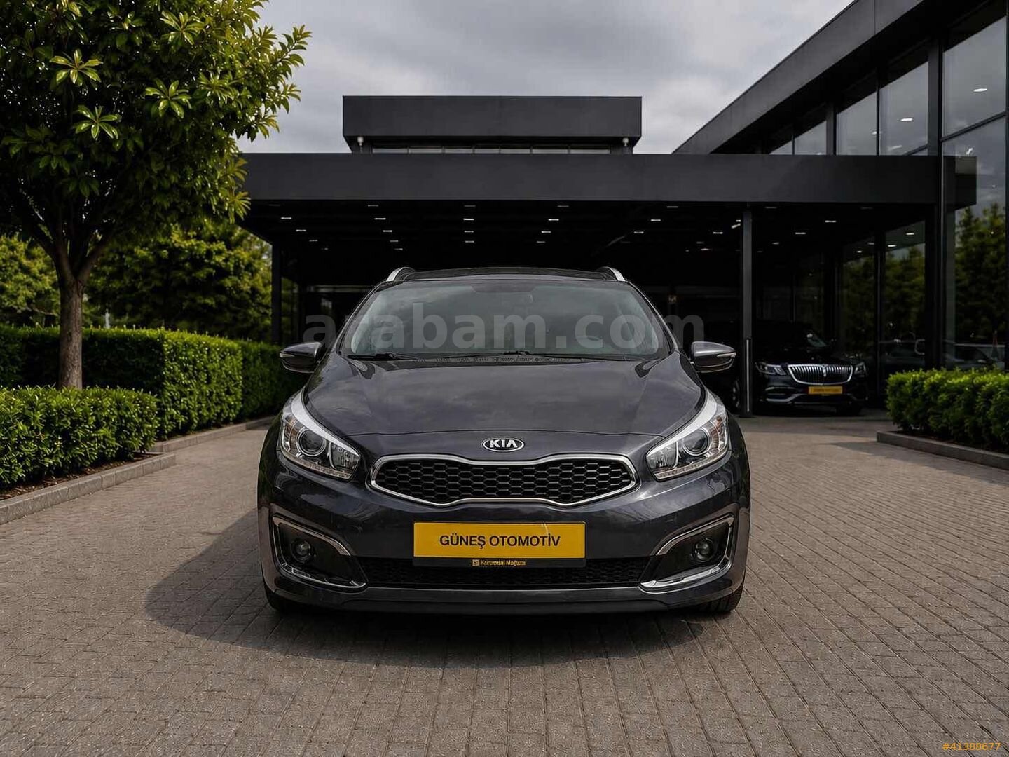Galeriden Kia Ceed 1.6 CRDi Concept Plus SW 2017 Model İstanbul 154.000 km Gri 1