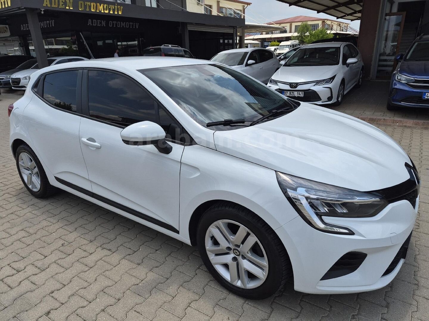 Galeriden Renault Clio 1.0 TCe Joy 2022 Model Aydın 69.000 km Beyaz 5