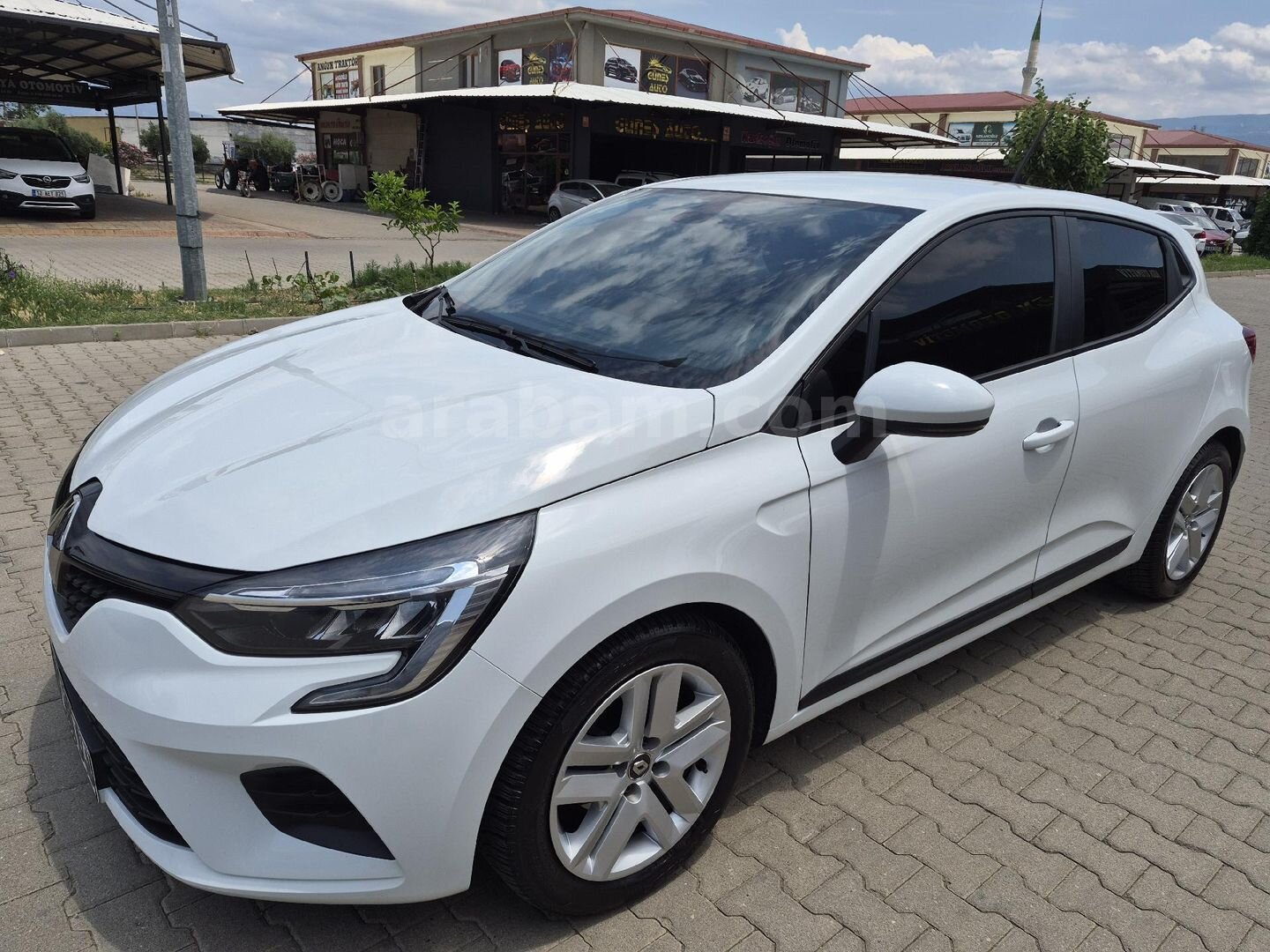 Galeriden Renault Clio 1.0 TCe Joy 2022 Model Aydın 69.000 km Beyaz 2