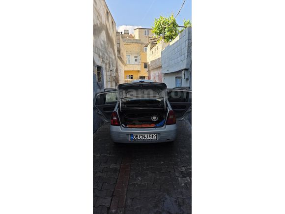 Sahibinden Renault Clio 1.4 RNA 2000 Model