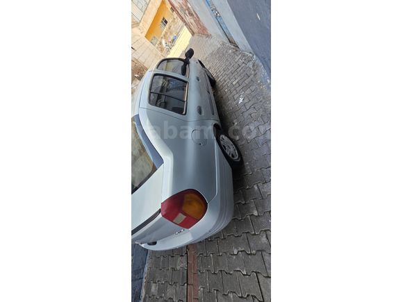 Sahibinden Renault Clio 1.4 RNA 2000 Model