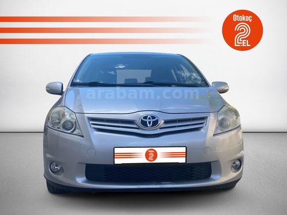 TOYOTA	AURIS 2011