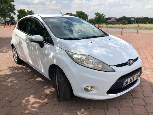 FORD FİESTA 1.4 DİZEL 2010 BEYAZ - TİTANİUM FULL DOLU 267 BİN KM