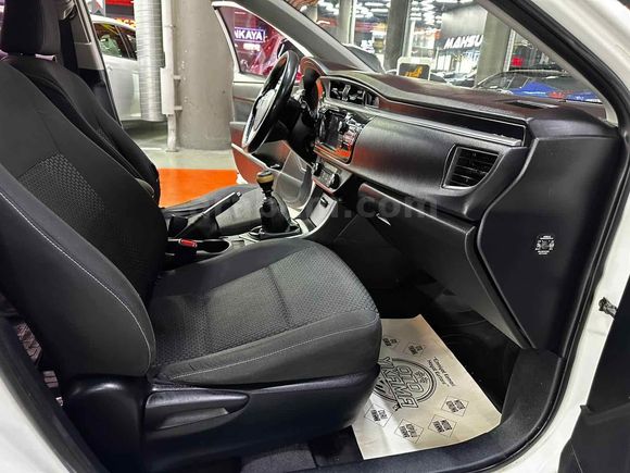 POLAT'TAN 2013 MODEL TOYOTA COROLLA 1.6 ACTİVE SENET VE KREDİ