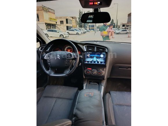Aracımız 2012 Citroen C4 otomatik vites 1.6 confort plus paketi