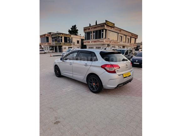 Aracımız 2012 Citroen C4 otomatik vites 1.6 confort plus paketi