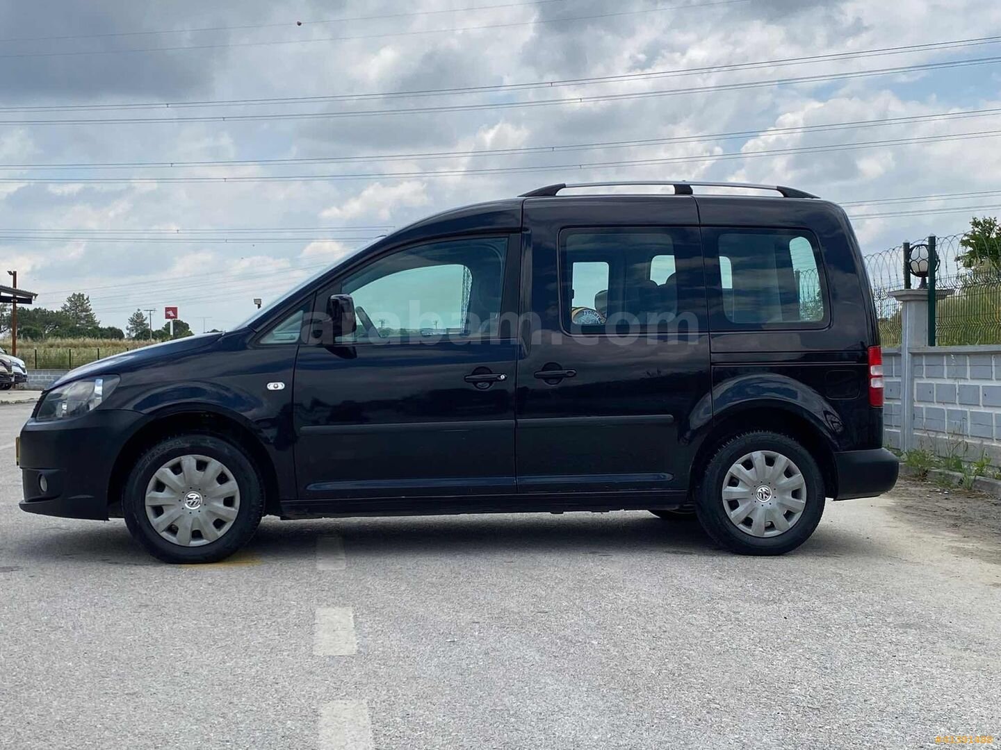 Galeriden Volkswagen Caddy 1.6 TDI Trendline 2011 Model Denizli 250.000 km Siyah 7