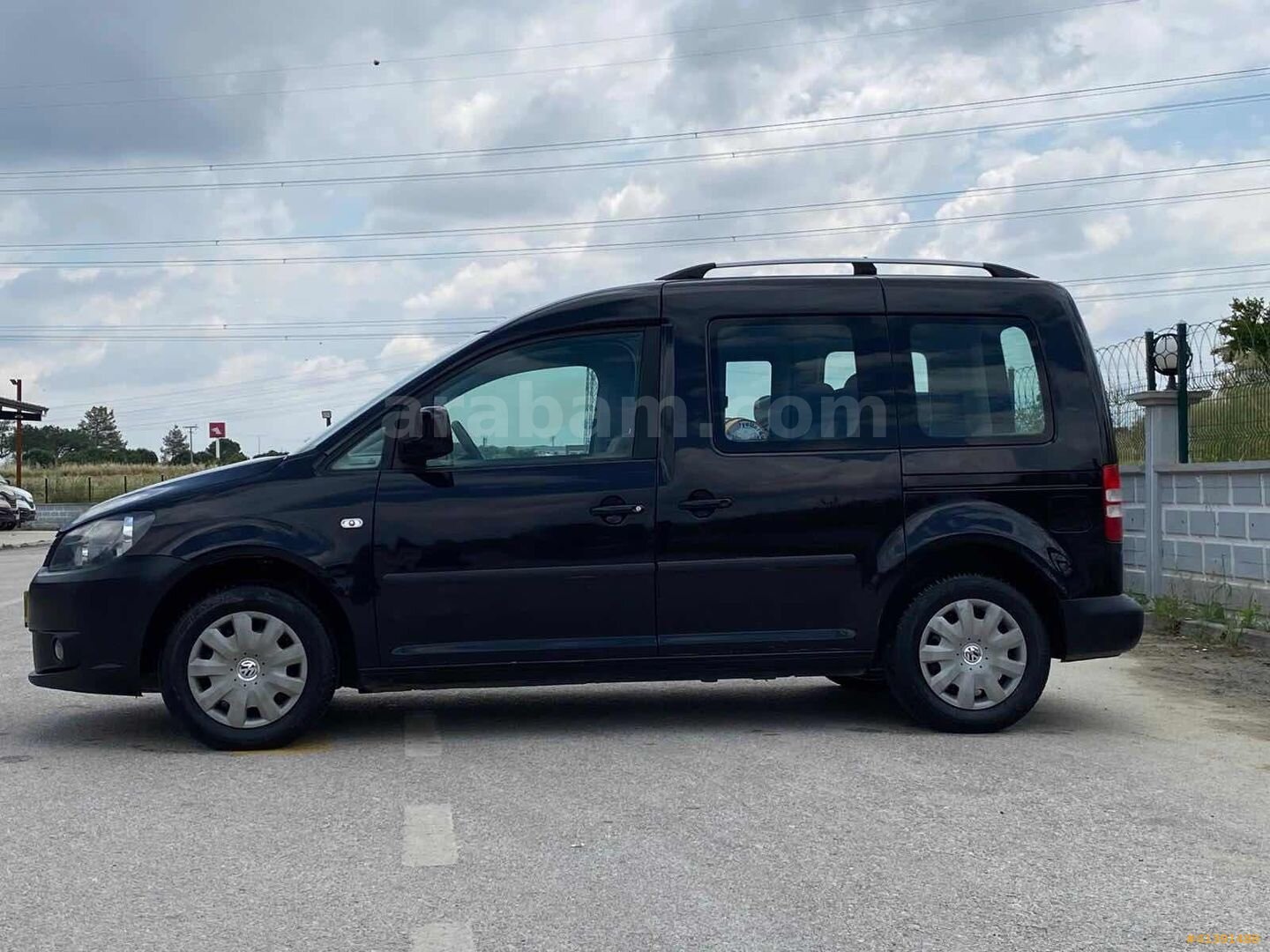 Galeriden Volkswagen Caddy 1.6 TDI Trendline 2011 Model Denizli 250.000 km Siyah 5
